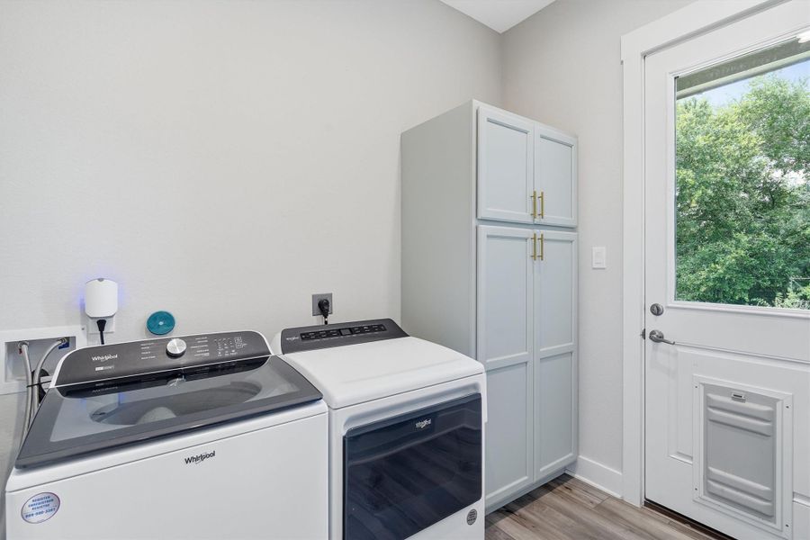 Large laundry room with built ins, dog wash and outdoor access to the pet run. Large laundry room with built ins, dog wash and outdoor access to the pet run.