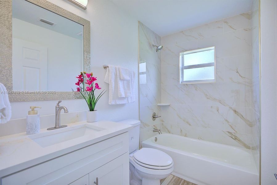 Furnished interior view inside a new home in , Sebring (Image 10).