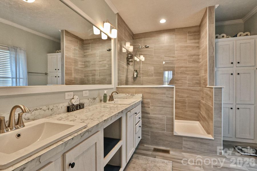 Furnished interior view inside a new home in , Shelby (Image 33).