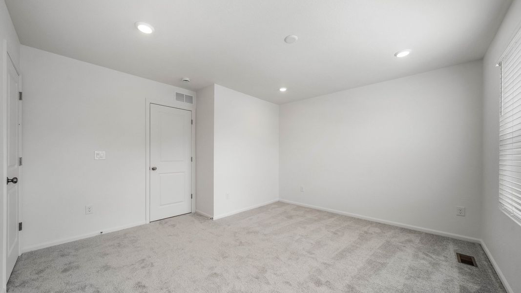 Spacious, unfurnished interior of a new home in Thompson River Ranch, Johnstown (Image 21). Spacious, unfurnished interior of a new home in Thompson River Ranch, Johnstown (Image 21).