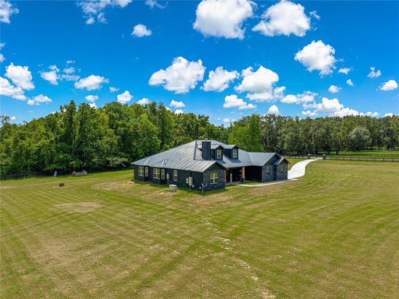 Front exterior of a new home in , Ocala, FL, highlighting curb appeal (Image 26). Front exterior of a new home in , Ocala, FL, highlighting curb appeal (Image 26).