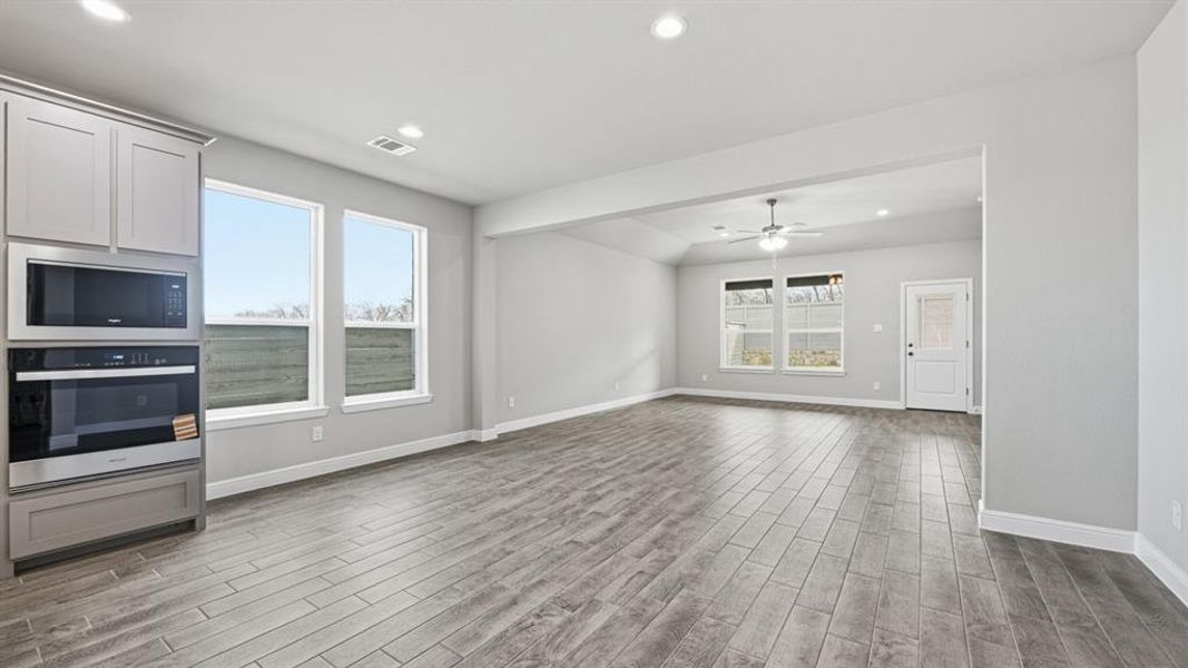 Spacious, unfurnished interior of a new home in Treeline, Justin (Image 11).