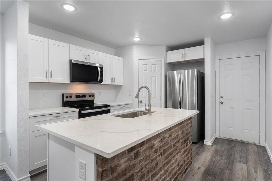 Furnished interior view inside a new home in , Corsicana (Image 9).