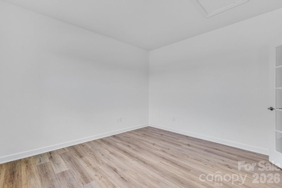 Spacious, unfurnished interior of a new home in Roselyn, Lancaster (Image 15).