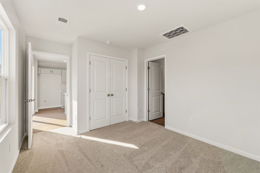 Spacious, unfurnished interior of a new home in Evergreen, Spartanburg (Image 14).