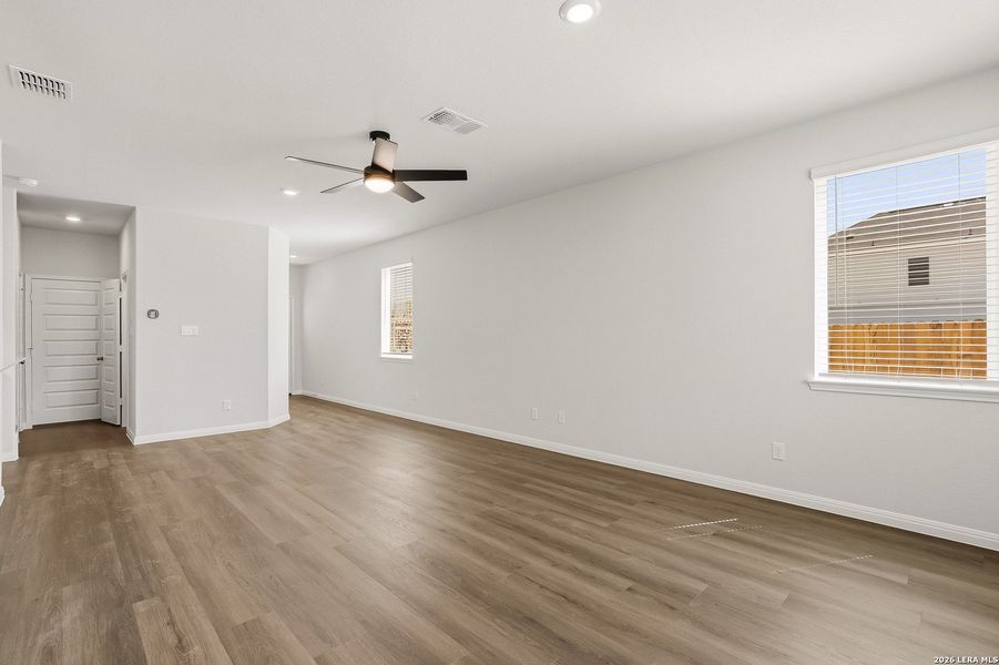 Spacious, unfurnished interior of a new home in Melissa Ranch, San Antonio (Image 21).