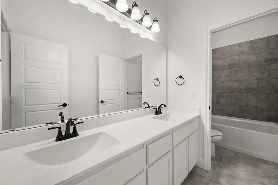 7725 Sweet Sorghum- Bathroom