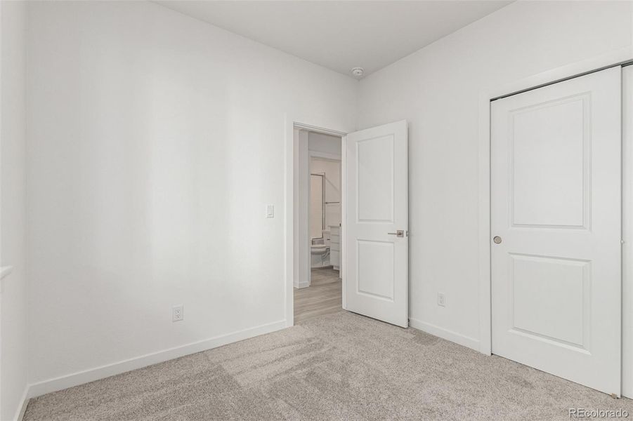 Spacious, unfurnished interior of a new home in Victory Ridge, Colorado Springs (Image 16).