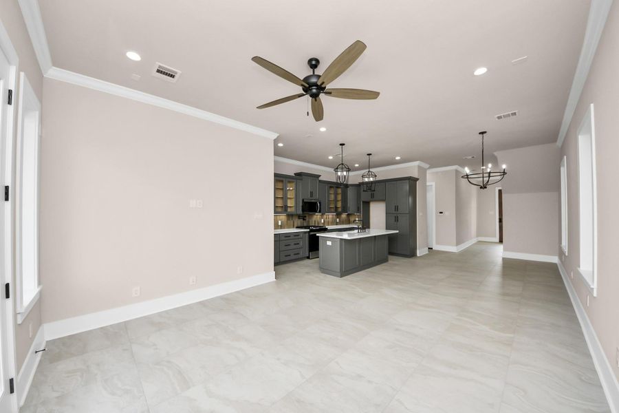 Spacious, unfurnished interior of a new home in , Houston (Image 40).