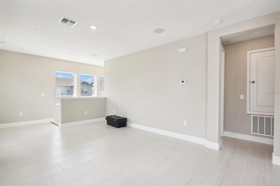 Spacious, unfurnished interior of a new home in Laureate Park, Orlando (Image 48).