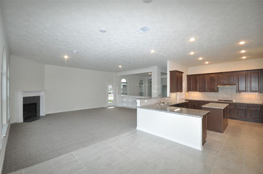 Furnished interior view inside a new home in Pedregal, League City (Image 13). Furnished interior view inside a new home in Pedregal, League City (Image 13).