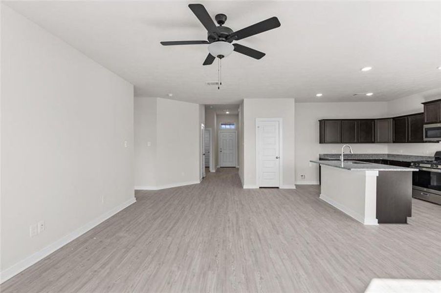 Spacious, unfurnished interior of a new home in Ladera Creek, Conroe (Image 6).