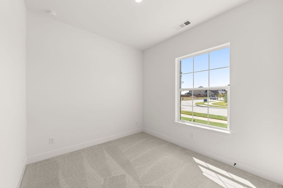 Spacious, unfurnished interior of a new home in Lily Creek at Sutton Fields, Aubrey (Image 19).