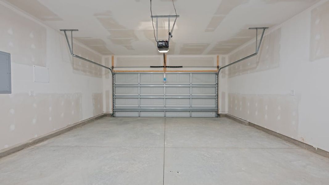 Spacious, unfurnished interior of a new home in West New Bern, New Bern (Image 39).