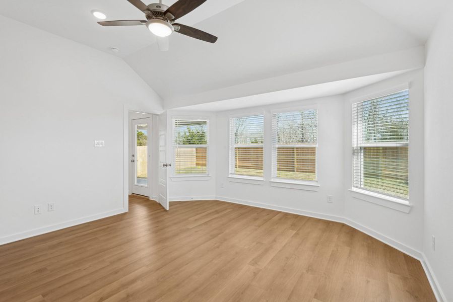 Spacious, unfurnished interior of a new home in Ambrose, La Marque (Image 12).