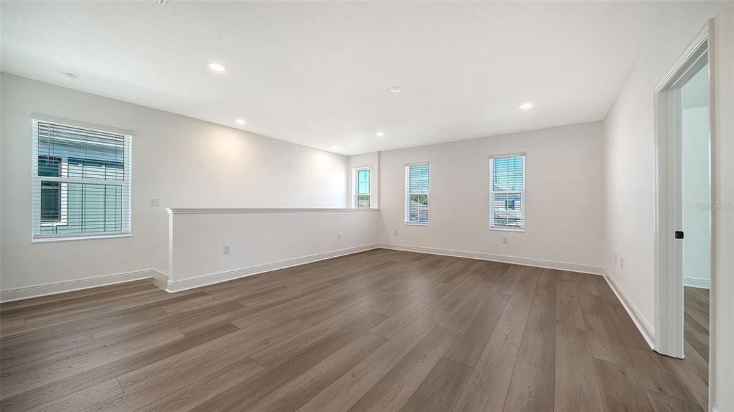 Spacious, unfurnished interior of a new home in Windward, Sarasota (Image 22).