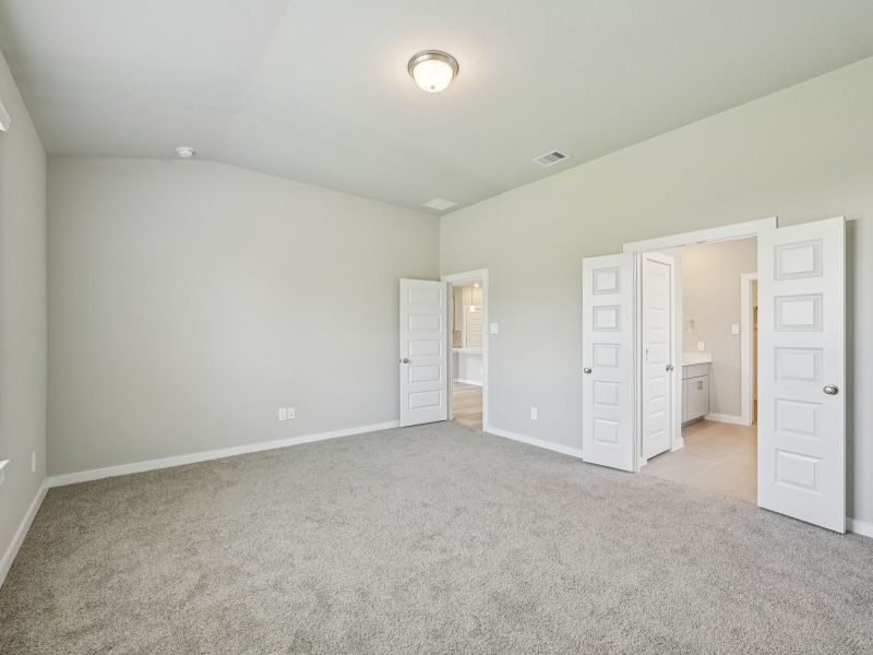 Spacious, unfurnished interior of a new home in Heights of Barbers Hill, Baytown (Image 21).