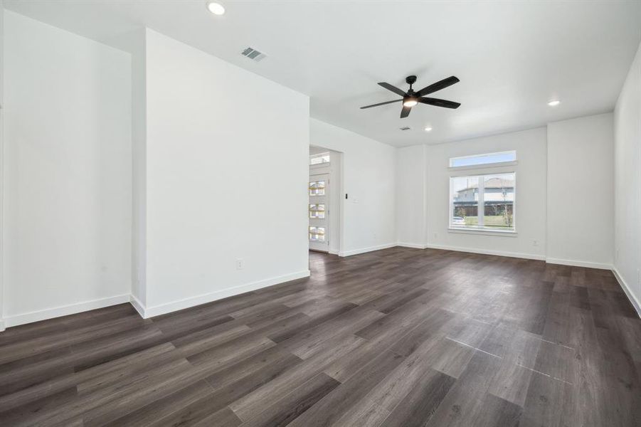 Spacious, unfurnished interior of a new home in , Dallas (Image 22).