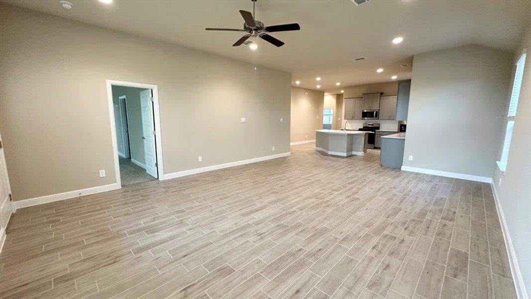 Spacious, unfurnished interior of a new home in Rock Creek Ranch, Fort Worth (Image 15).