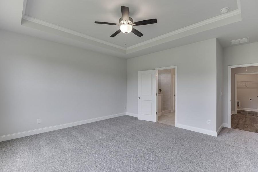 Spacious, unfurnished interior of a new home in , Jefferson (Image 23).