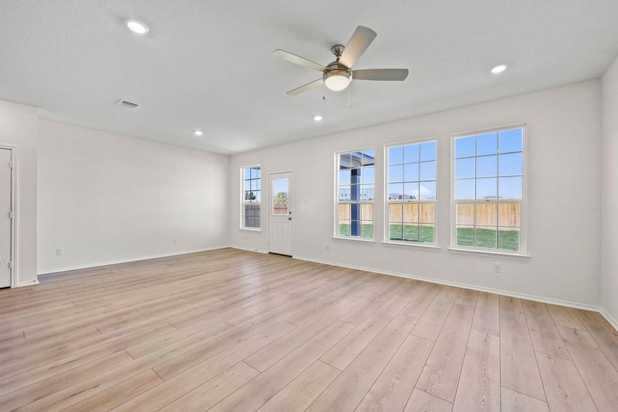 Spacious, unfurnished interior of a new home in Mustang Valley, Manor (Image 6).