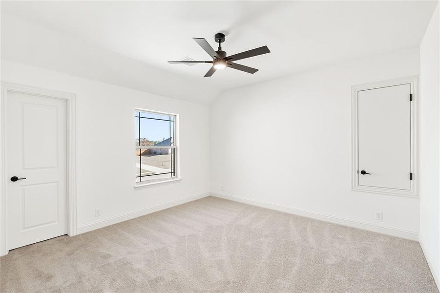 Spacious, unfurnished interior of a new home in Crystal Lake Estates, Red Oak (Image 26).