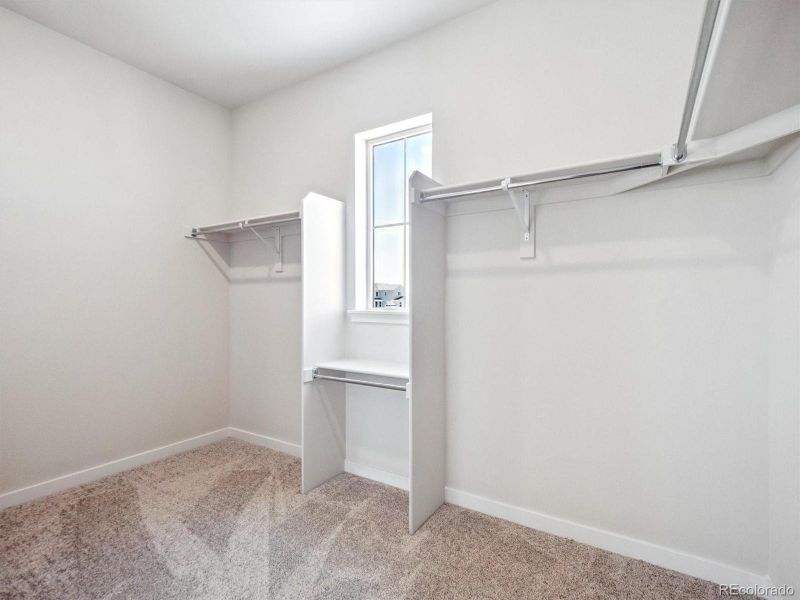 Spacious, unfurnished interior of a new home in Trails at Smoky Hill, Parker (Image 10).