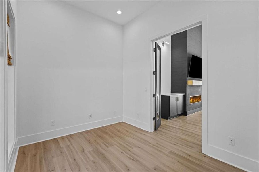 Spacious, unfurnished interior of a new home in , Monroe (Image 44).