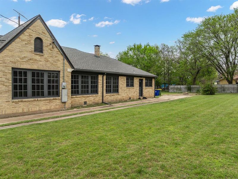 Exterior details and patio area of a home in , Hillsboro (Image 24).