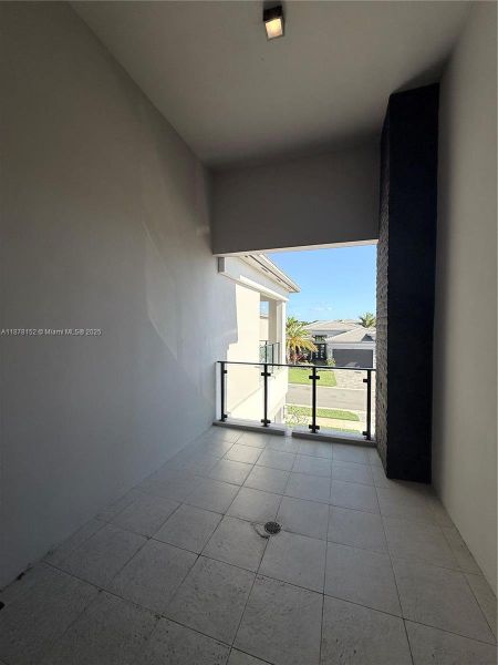 Spacious, unfurnished interior of a new home in , Boca Raton (Image 52). Spacious, unfurnished interior of a new home in , Boca Raton (Image 52).