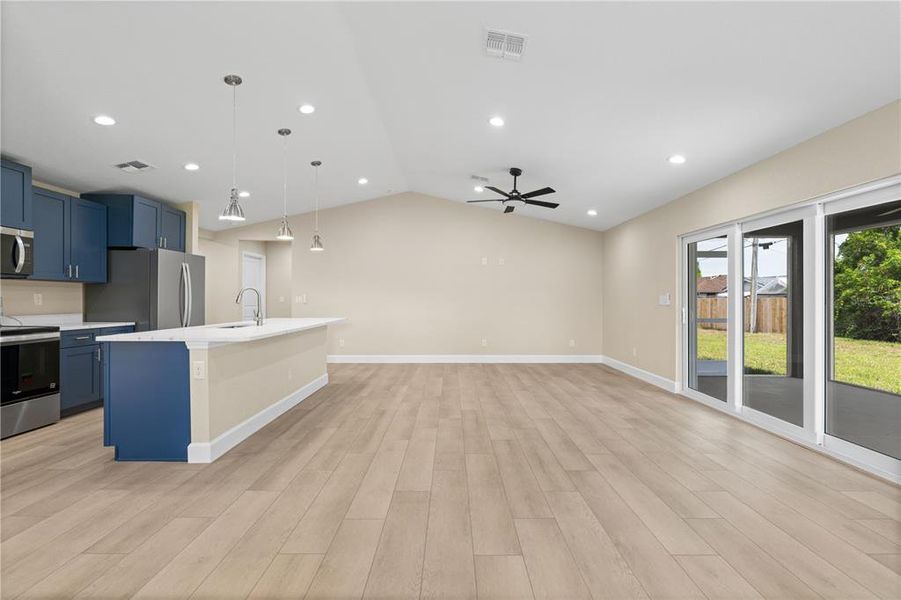 Spacious, unfurnished interior of a new home in , Englewood (Image 18).