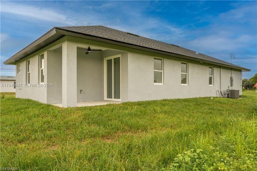 Exterior details and patio area of a home in , Fort Myers (Image 3).