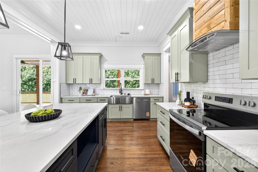 This kitchen doesn’t feel trendy… it feels timeless, warm, and like the heart of the whole house