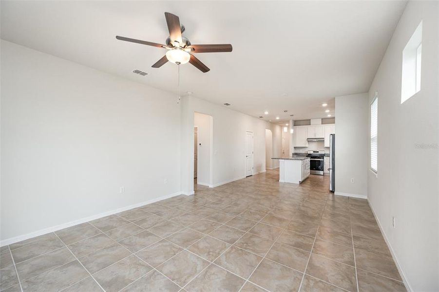 Spacious, unfurnished interior of a new home in , St. Cloud (Image 10).