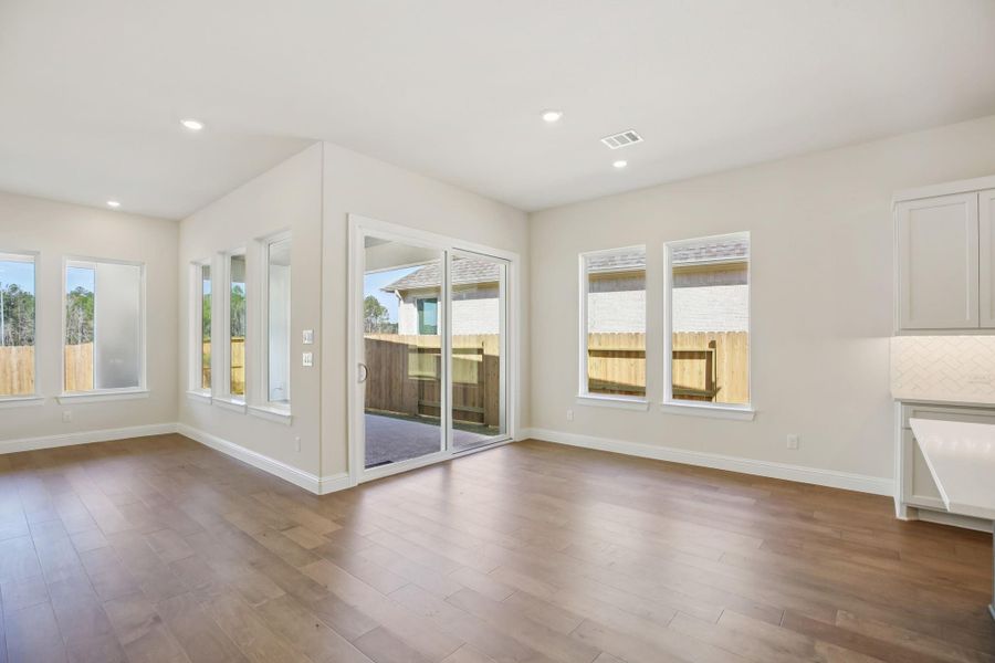 Spacious, unfurnished interior of a new home in Woodhavyn 50', Magnolia (Image 31).