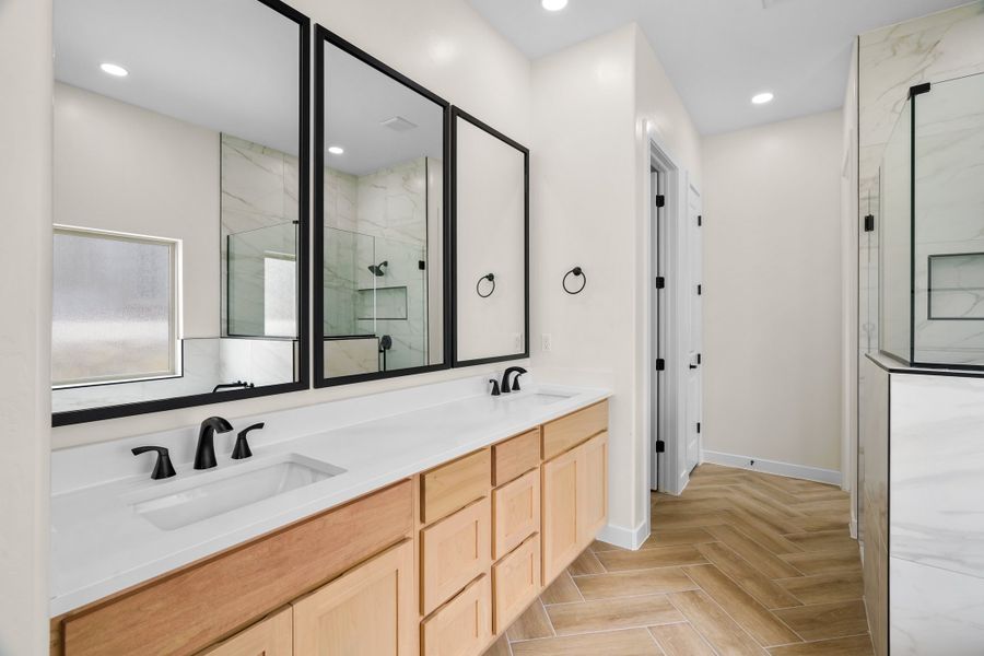 Furnished interior view inside a new home in Verdancia, El Paso (Image 29).