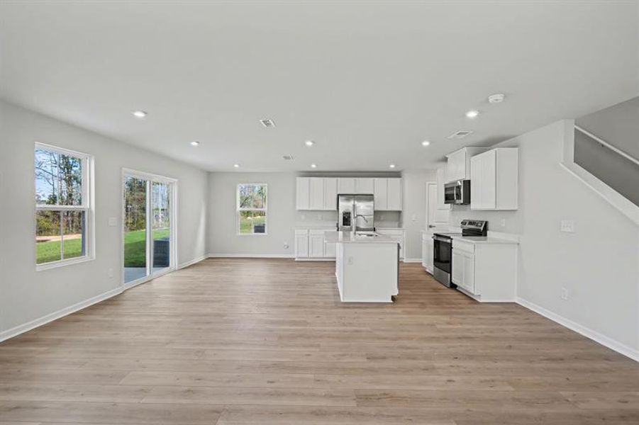 Spacious, unfurnished interior of a new home in Sterling Oaks, Ash (Image 11).