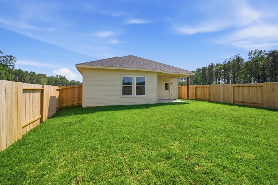 Exterior details and patio area of a home in Magnolia Springs, Montgomery (Image 32).