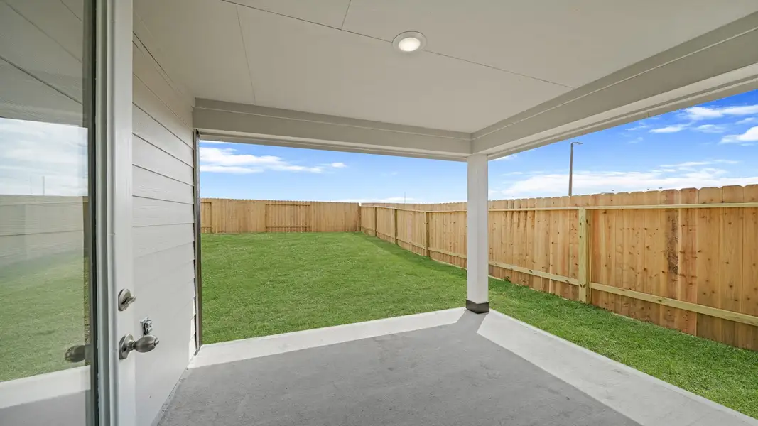 Exterior details and patio area of a home in Chapel Lakes, Montgomery (Image 3).