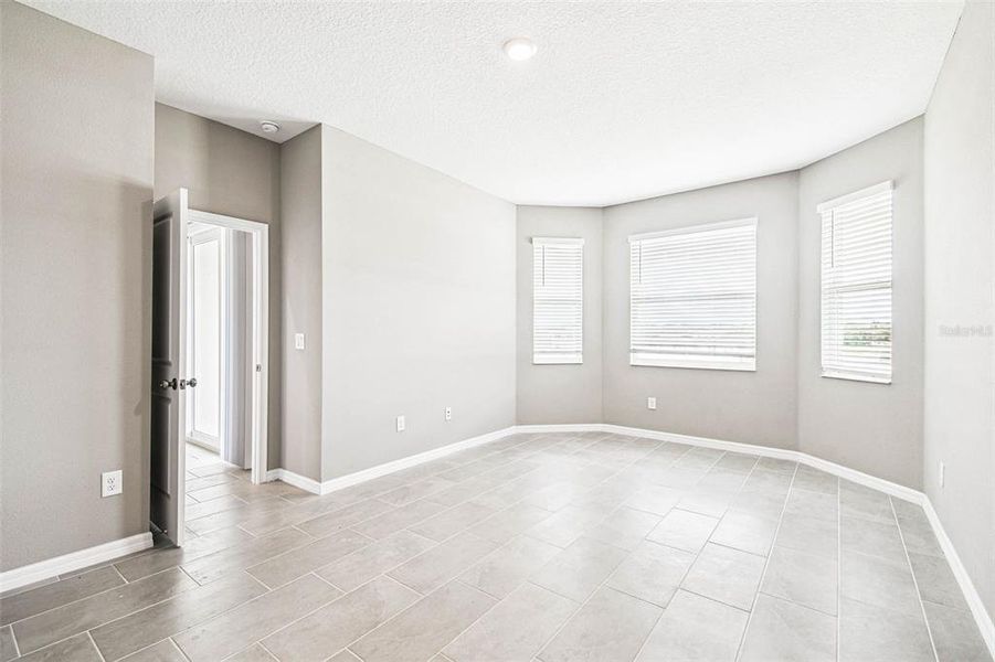 Spacious, unfurnished interior of a new home in Pinecone Reserve, Brooksville (Image 9). Spacious, unfurnished interior of a new home in Pinecone Reserve, Brooksville (Image 9).