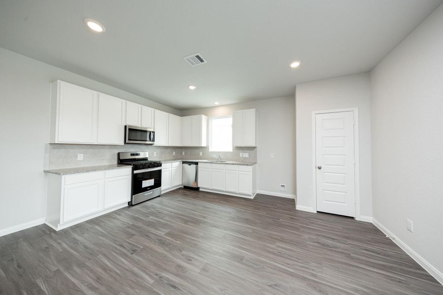 Spacious, unfurnished interior of a new home in Cliffstone Hills, Conroe (Image 12). Spacious, unfurnished interior of a new home in Cliffstone Hills, Conroe (Image 12).
