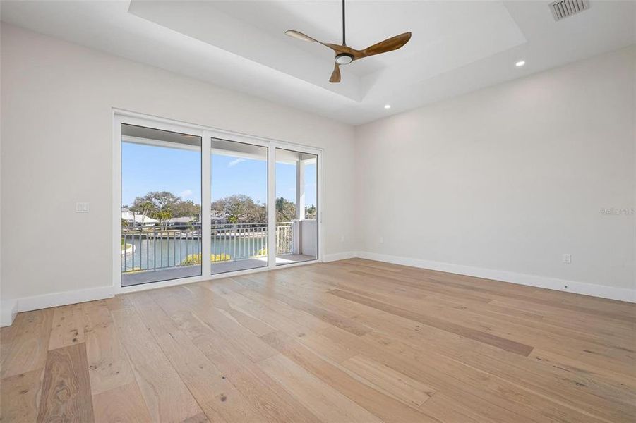 Spacious, unfurnished interior of a new home in , Sarasota (Image 60).