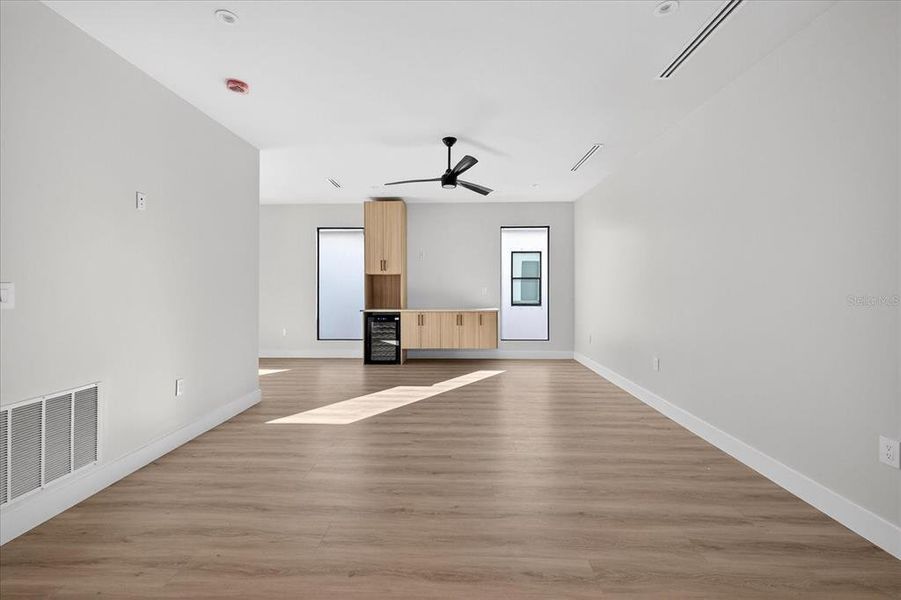 Spacious, unfurnished interior of a new home in , Tampa (Image 48).