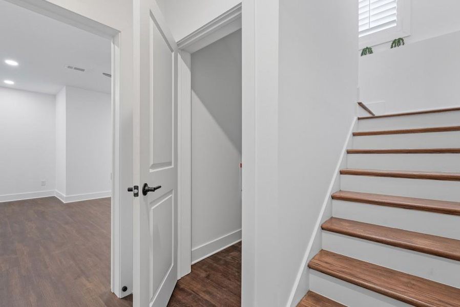 Spacious, unfurnished interior of a new home in , Stockbridge (Image 46).
