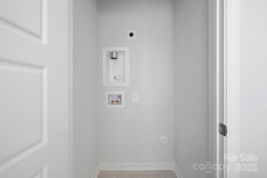 Spacious, unfurnished interior of a new home in Edgewood Preserve, Huntersville (Image 24). Spacious, unfurnished interior of a new home in Edgewood Preserve, Huntersville (Image 24).