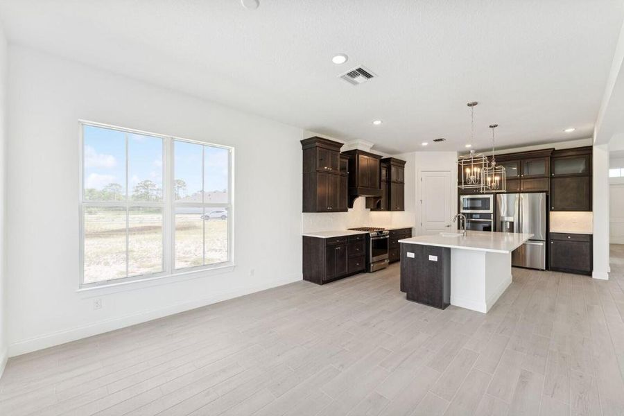 Dining Area & Kitchen