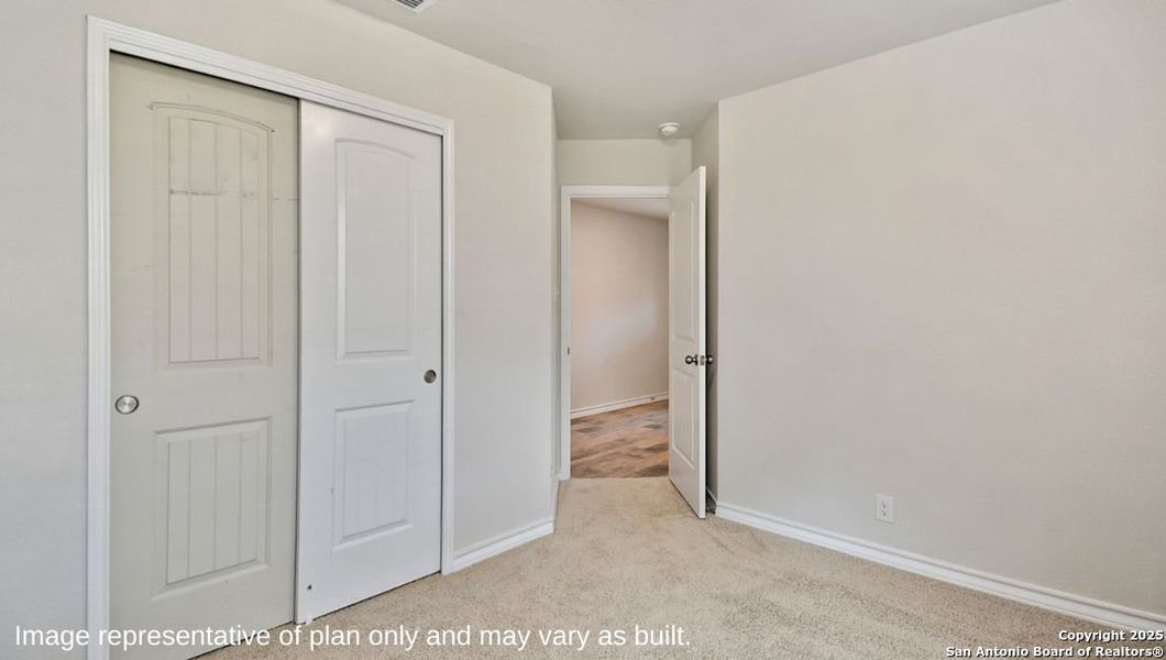 Spacious, unfurnished interior of a new home in Stonehill, San Antonio (Image 14).
