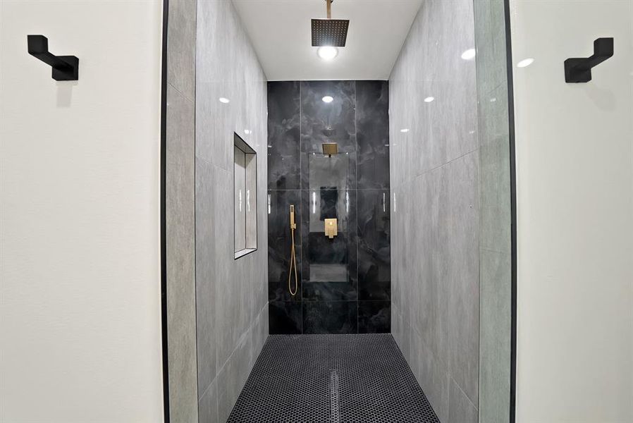 Furnished interior view inside a new home in , Fort Worth (Image 11).