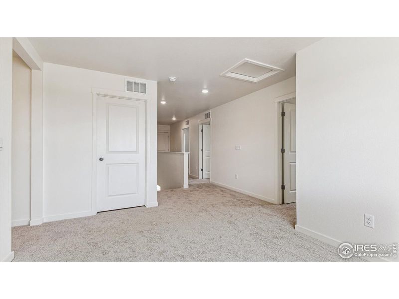 Spacious, unfurnished interior of a new home in Vantage, Berthoud (Image 17).