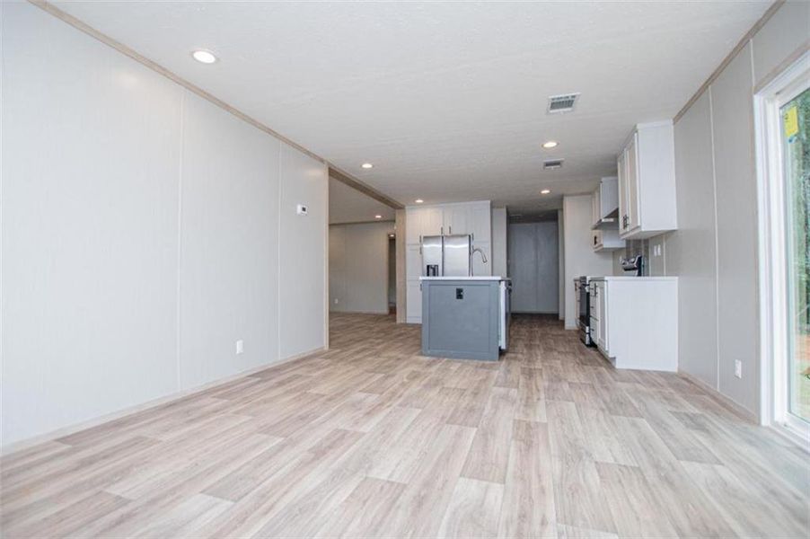 Spacious, unfurnished interior of a new home in , Temple (Image 58).